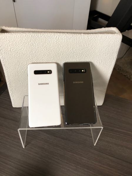 Впечатления от Samsung Galaxy S10 и S10e. Держим в руках