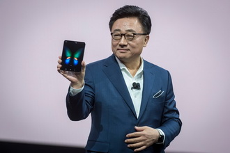 Сгибающийся смартфон Samsung за 2 тысячи долларов станет нишевым продуктом